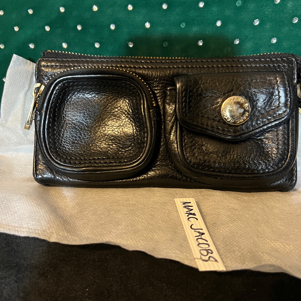 Marc Jacobs Black Zippy Wallet